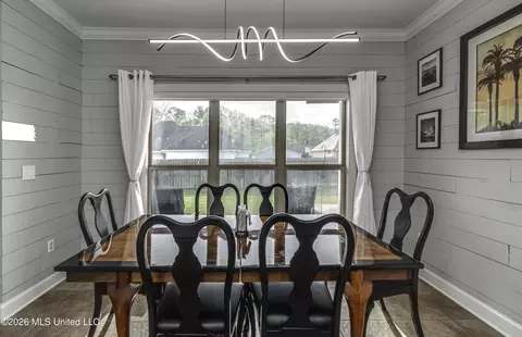 Dining - 329 Towne St, Brandon, MS 39042 photo 1 of 3