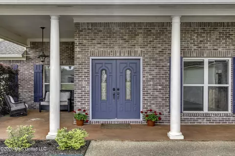 Exterior - 329 Towne St, Brandon, MS 39042 photo 4 of 10