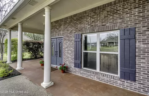 Exterior - 329 Towne St, Brandon, MS 39042 photo 5 of 10