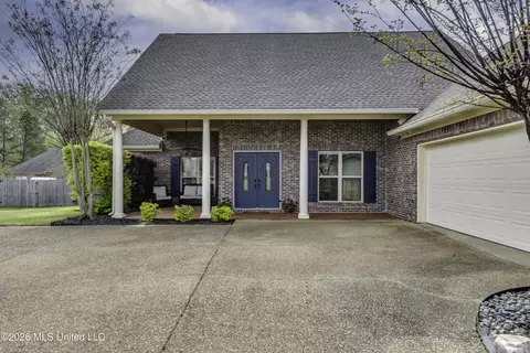 Exterior - 329 Towne St, Brandon, MS 39042 photo 3 of 10
