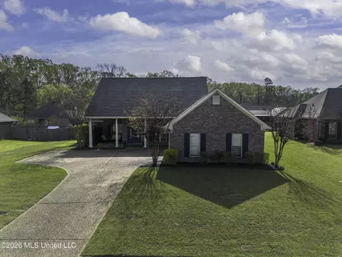 Exterior - 329 Towne St, Brandon, MS 39042 photo 2 of 10