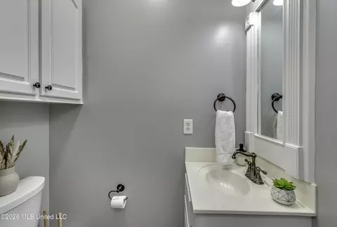 Bath - 329 Towne St, Brandon, MS 39042 photo 1 of 7
