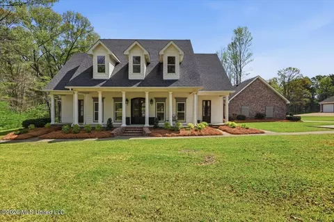 1638 Suzanna Dr, Raymond, MS 39154