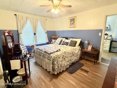 Bedroom - 2221 Long St, Grenada, MS 38901 photo 2 of 3