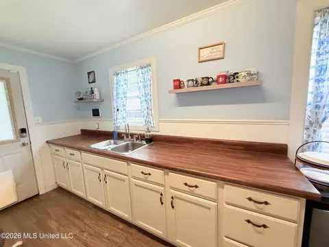 Kitchen - 2221 Long St, Grenada, MS 38901 photo 1 of 1