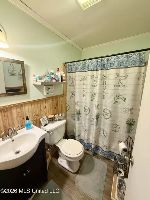 Bath - 2221 Long St, Grenada, MS 38901 photo 1 of 1