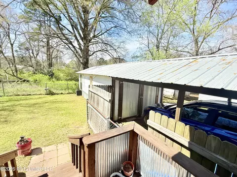 Exterior - 2221 Long St, Grenada, MS 38901 photo 2 of 4