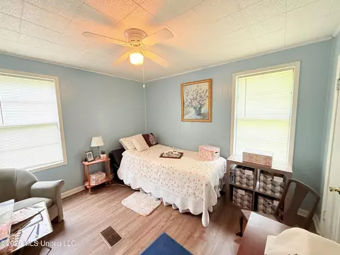 Bedroom - 2221 Long St, Grenada, MS 38901 photo 2 of 2