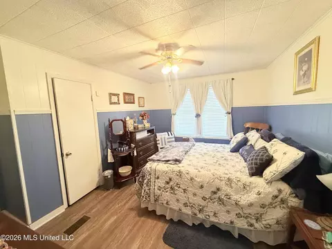 Bedroom - 2221 Long St, Grenada, MS 38901 photo 3 of 3
