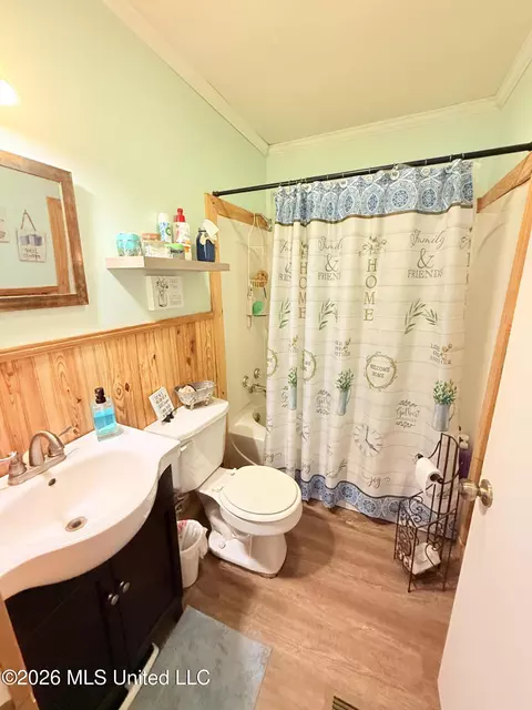 Bath - 2221 Long St, Grenada, MS 38901 photo 1 of 1