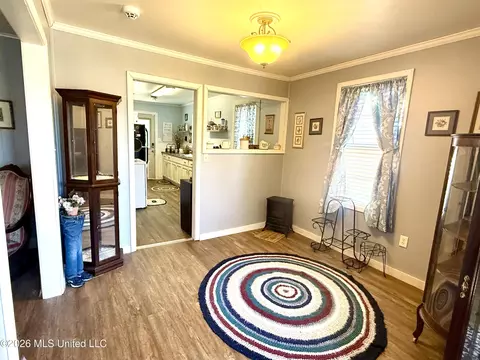 Dining - 2221 Long St, Grenada, MS 38901 photo 1 of 1