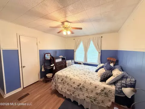 Bedroom - 2221 Long St, Grenada, MS 38901 photo 1 of 2