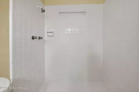 Bath - 1062 Autumn St, Jackson, MS 39212 photo 2 of 4