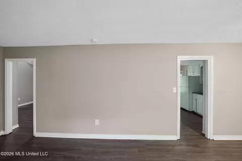 Living - 1062 Autumn St, Jackson, MS 39212 photo 7 of 9