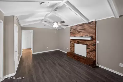 Living - 1062 Autumn St, Jackson, MS 39212 photo 3 of 9