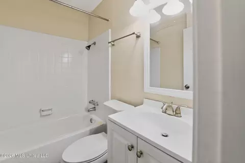 Bath - 1062 Autumn St, Jackson, MS 39212 photo 3 of 4