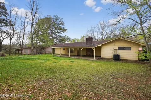 Exterior - 1062 Autumn St, Jackson, MS 39212 photo 2 of 6