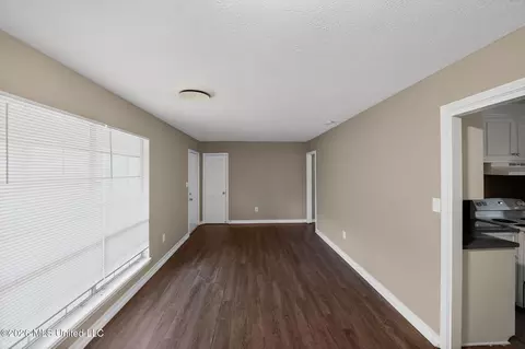 Living - 1062 Autumn St, Jackson, MS 39212 photo 8 of 9