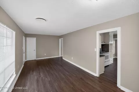 Living - 1062 Autumn St, Jackson, MS 39212 photo 4 of 9