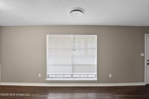 Living - 1062 Autumn St, Jackson, MS 39212 photo 1 of 9