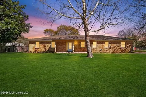 3408 Beachview Dr, Ocean Springs, MS 39564