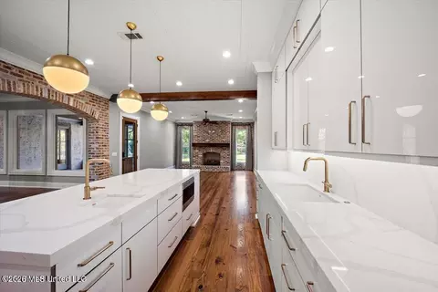 Kitchen - 404 Edgewood Ln, Madison, MS 39110 photo 4 of 7