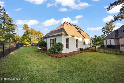 Exterior - 404 Edgewood Ln, Madison, MS 39110 photo 4 of 8