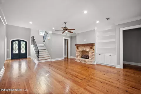 Living - 404 Edgewood Ln, Madison, MS 39110 photo 2 of 6