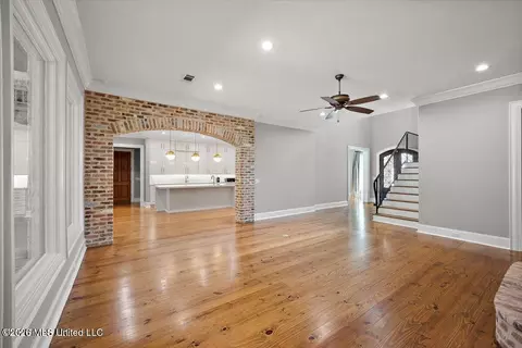 Living - 404 Edgewood Ln, Madison, MS 39110 photo 4 of 6