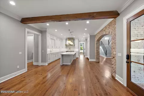 Entry Way - 404 Edgewood Ln, Madison, MS 39110 photo 4 of 9