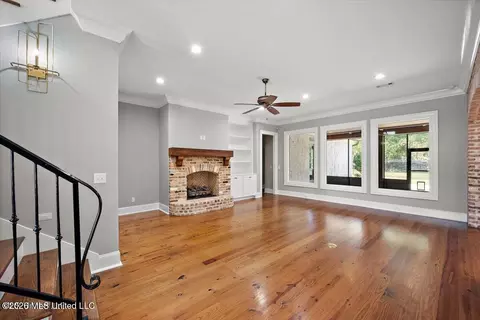 Living - 404 Edgewood Ln, Madison, MS 39110 photo 1 of 6