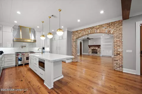 Kitchen - 404 Edgewood Ln, Madison, MS 39110 photo 1 of 7