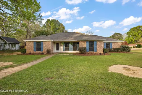 5900 Kristen Dr, Jackson, MS 39211