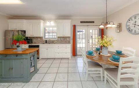 Kitchen - 677 Parker Pl, Brandon, MS 39042 photo 1 of 6