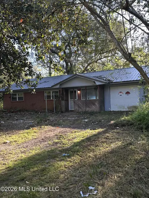 1304 May St, Ocean Springs, MS 39564