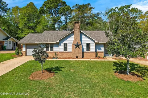 12433 Red Fox Dr, Gulfport, MS 39503