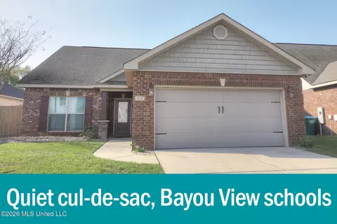 915 Old Towne St, Gulfport, MS 39507