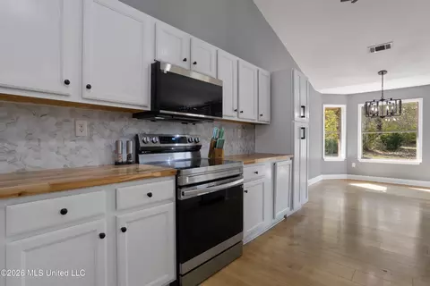 Kitchen - 6 E Deerwood Dr, Perkinston, MS 39573 photo 3 of 4