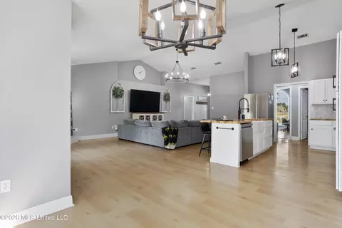 Entry Way - 6 E Deerwood Dr, Perkinston, MS 39573 photo 5 of 6