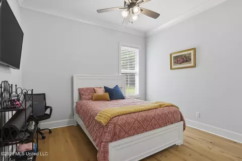 Bedroom - 154 Fallen Oak Dr, Brandon, MS 39047 photo 2 of 4