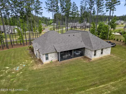 Exterior - 154 Fallen Oak Dr, Brandon, MS 39047 photo 7 of 13