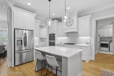 Kitchen - 154 Fallen Oak Dr, Brandon, MS 39047 photo 1 of 4