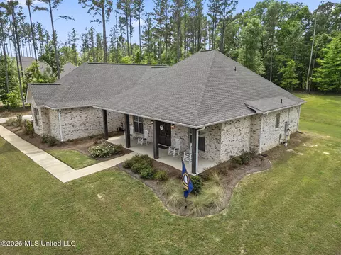 Exterior - 154 Fallen Oak Dr, Brandon, MS 39047 photo 2 of 13