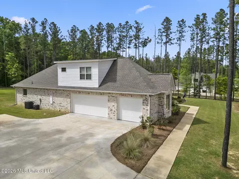 Exterior - 154 Fallen Oak Dr, Brandon, MS 39047 photo 8 of 13
