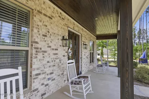 Exterior - 154 Fallen Oak Dr, Brandon, MS 39047 photo 6 of 13