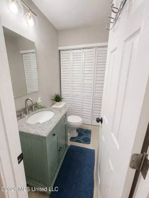 Bath - 3912 Juniper St, Moss Point, MS 39563 photo 4 of 4