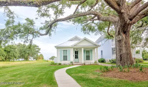 1533 Second St, Gulfport, MS 39501