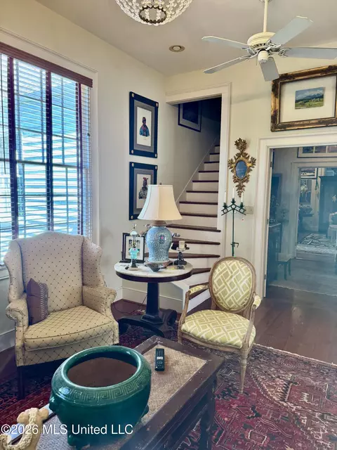 Living - 606 State St, Natchez, MS 39120 photo 5 of 5
