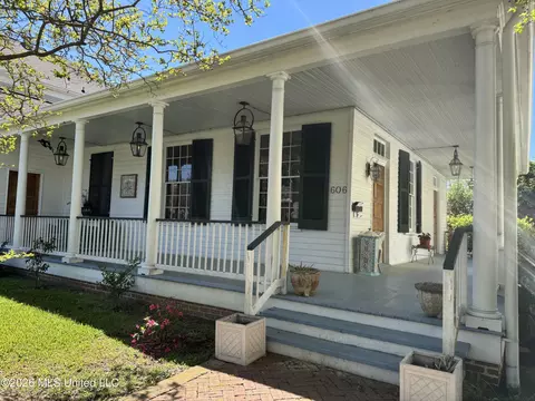 Exterior - 606 State St, Natchez, MS 39120 photo 12 of 15