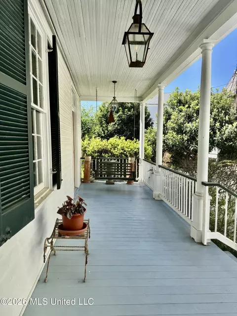 Exterior - 606 State St, Natchez, MS 39120 photo 11 of 15